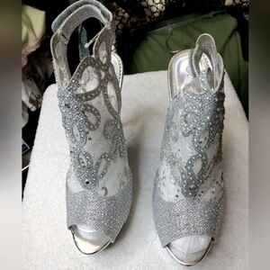NEW STYLISH SILVER GLITTER/SHEER HEELS SHOES SIZE 12